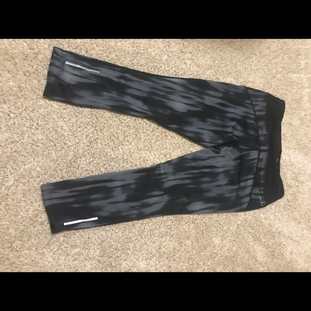 Nike Dri-fit cropped running/ training/yoga pants - Picture 2 of 4